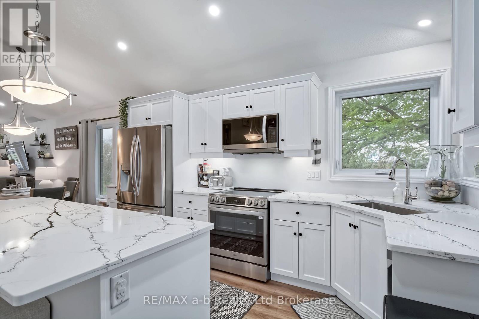305 ROBINSON STREET - 10