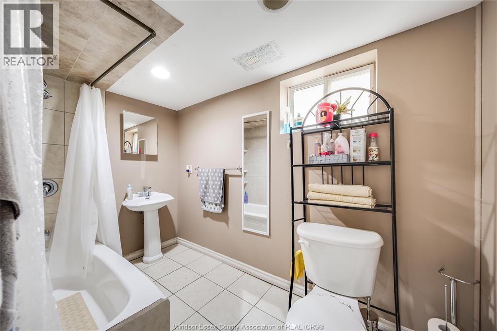 2075 OTTAWA STREET - 23