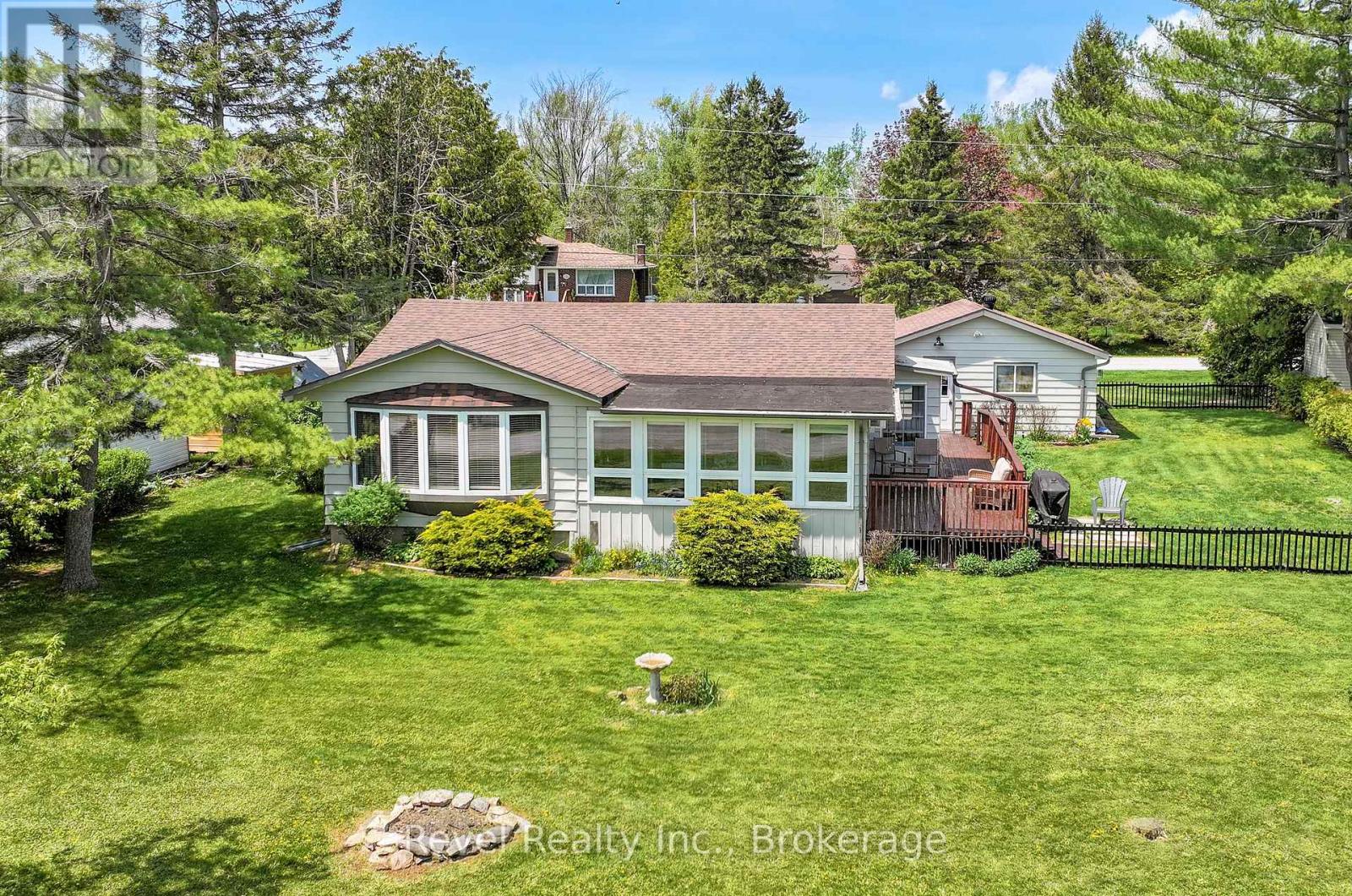 133 VICTORIA DRIVE E - 1