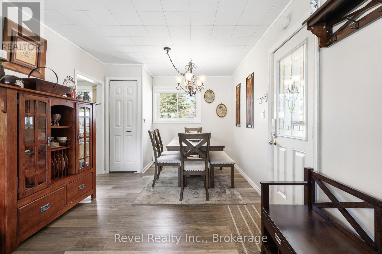133 VICTORIA DRIVE E - 12