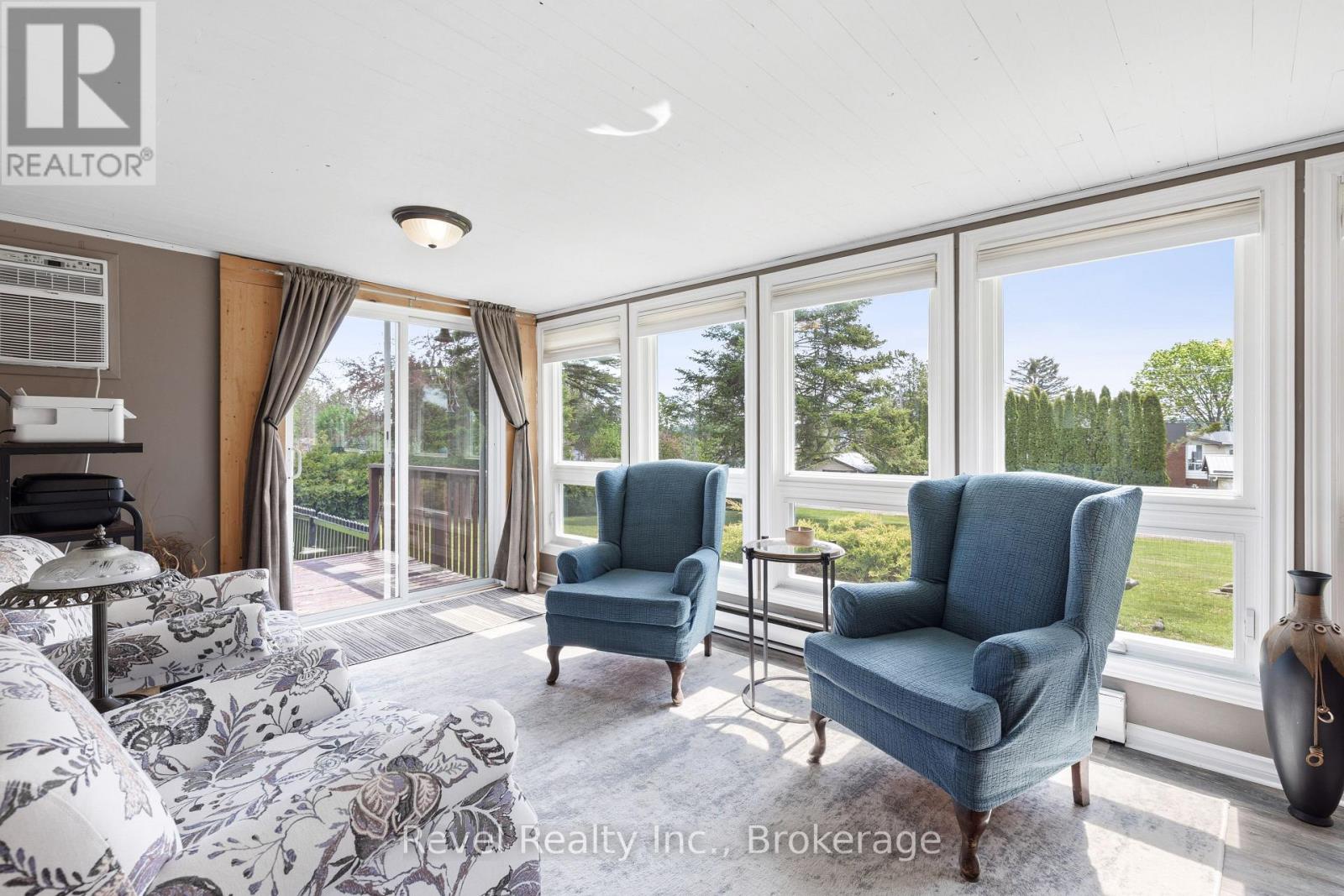 133 VICTORIA DRIVE E - 18