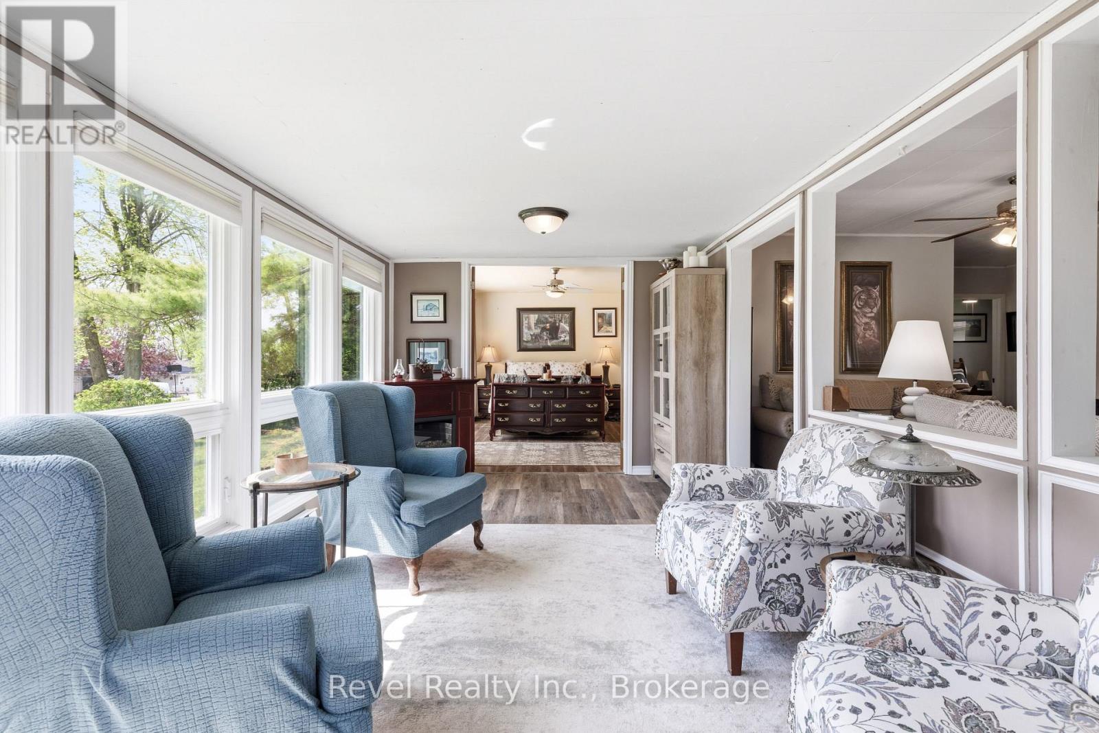 133 VICTORIA DRIVE E - 19