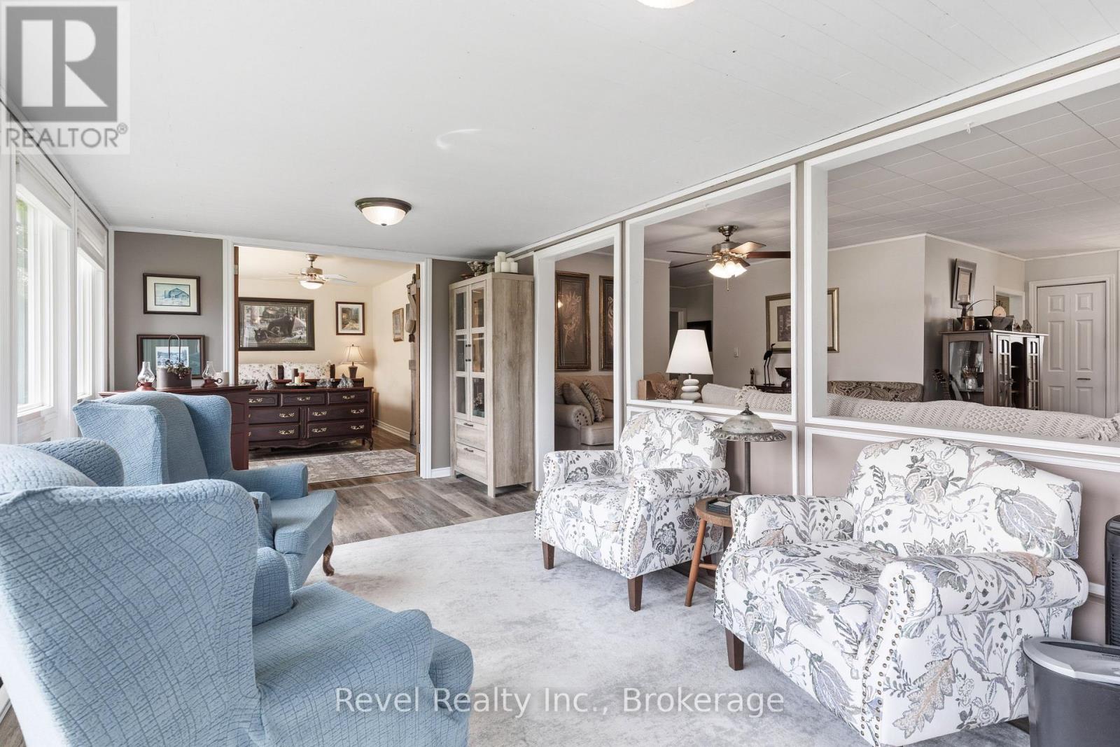 133 VICTORIA DRIVE E - 20