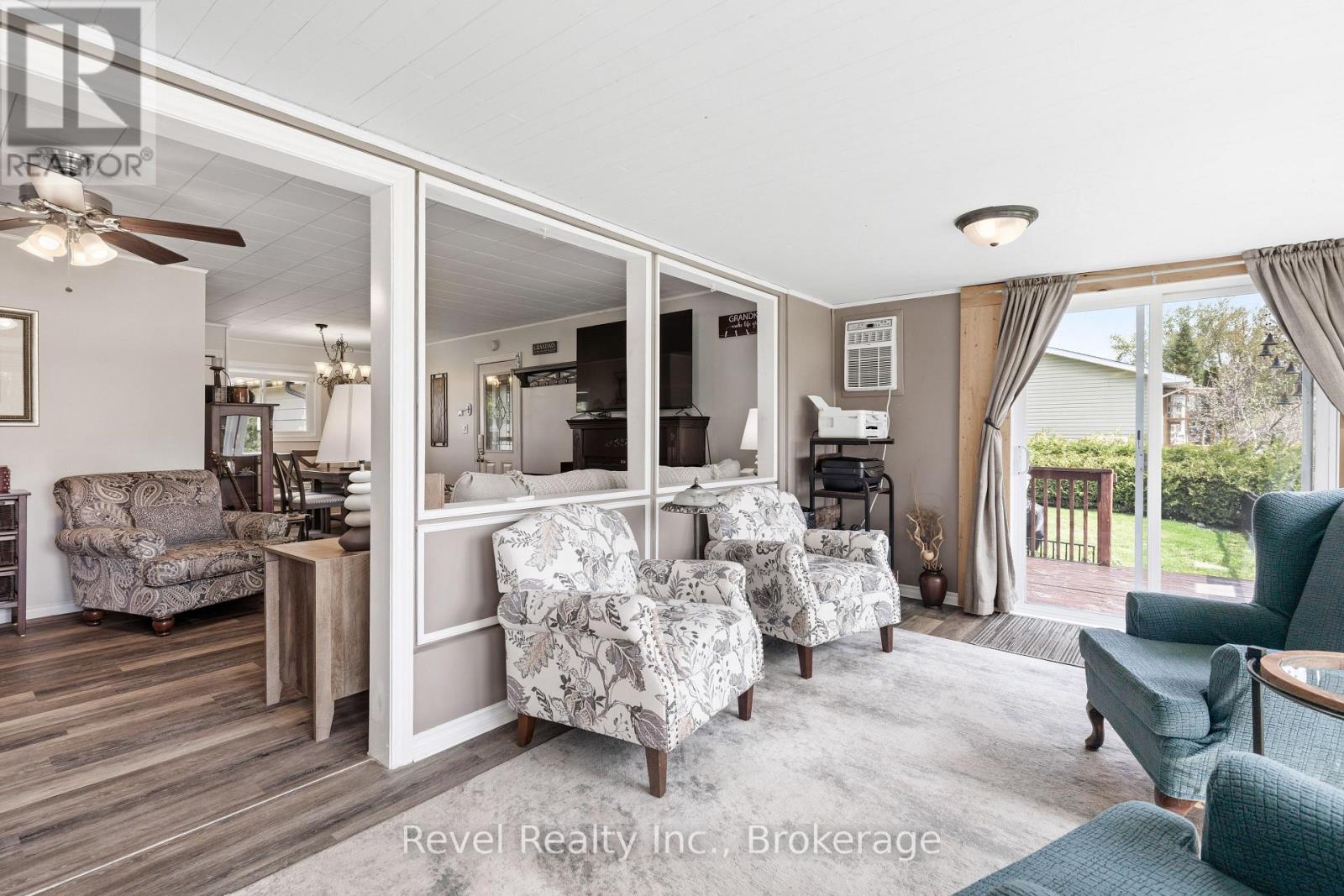 133 VICTORIA DRIVE E - 21