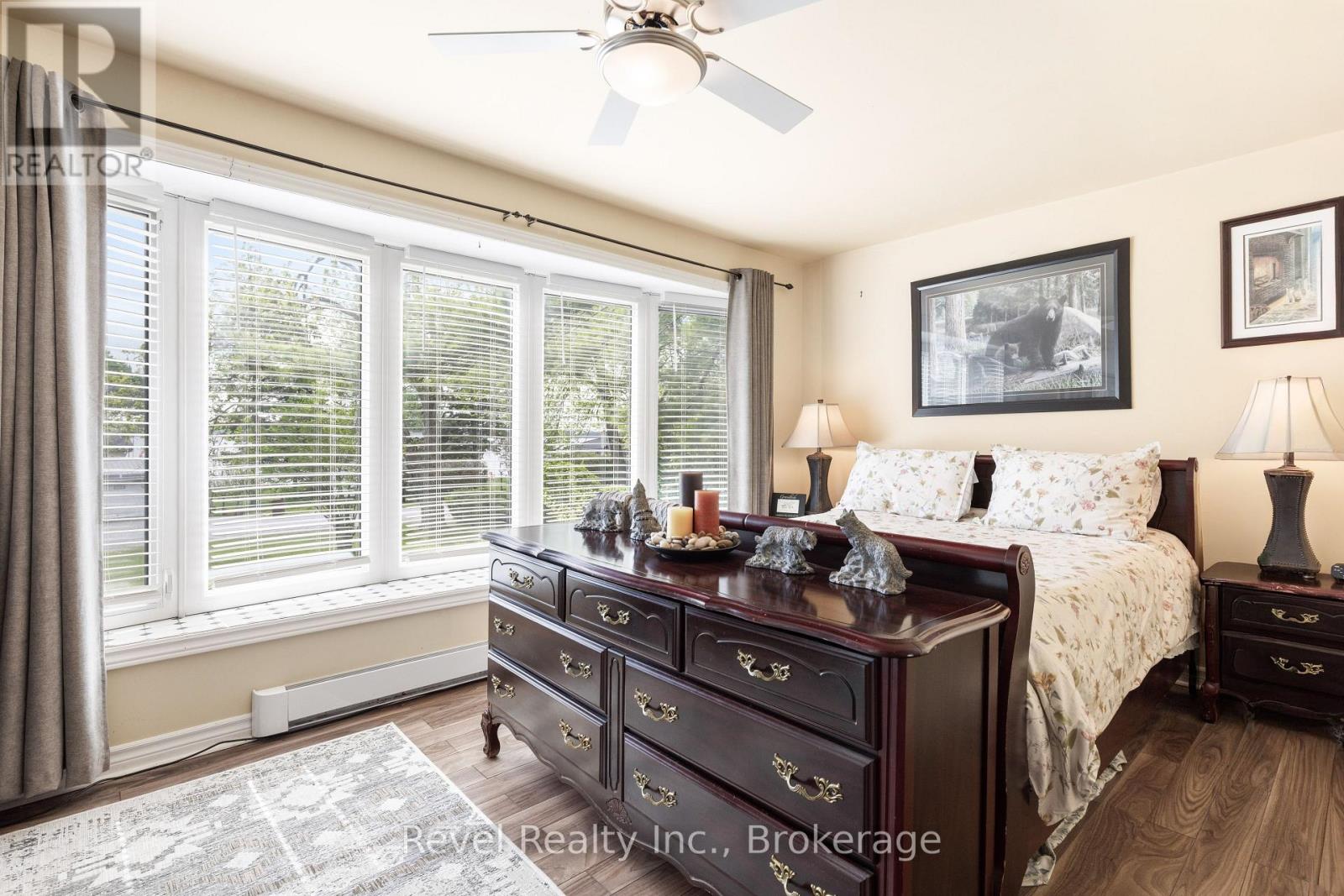 133 VICTORIA DRIVE E - 27
