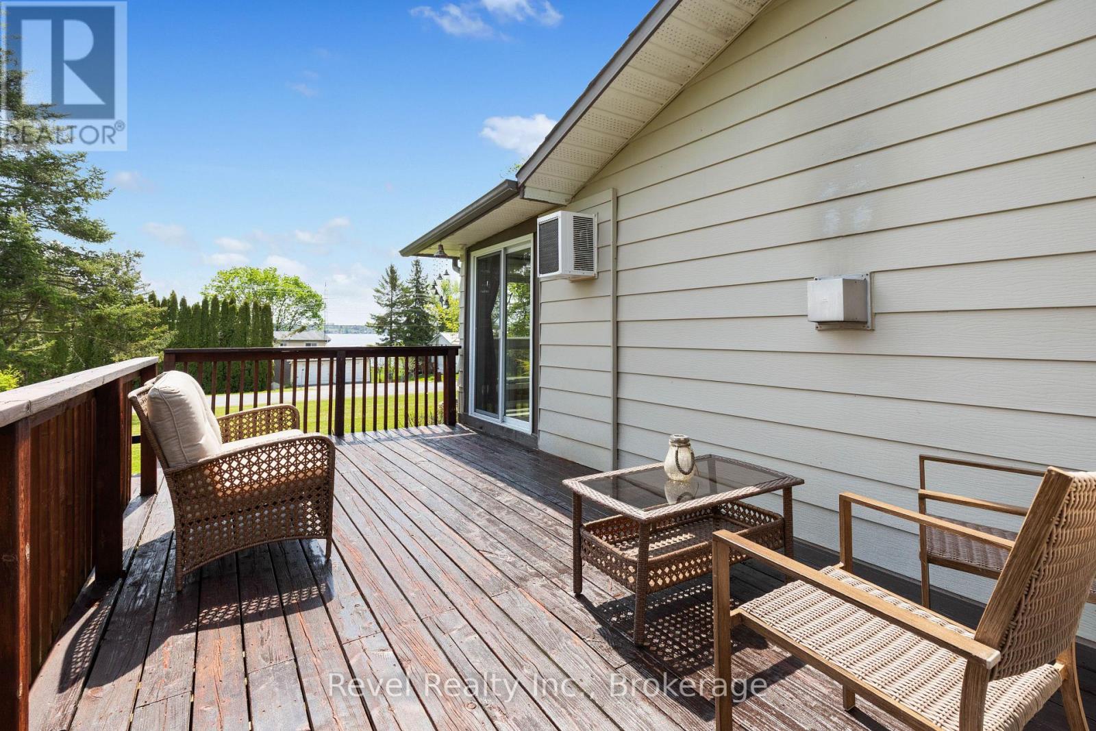 133 VICTORIA DRIVE E - 33