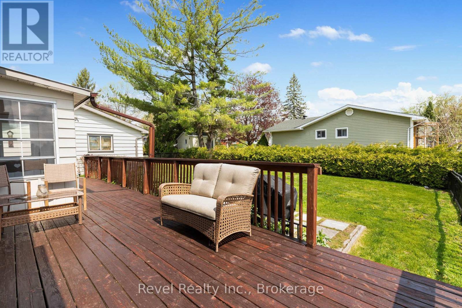 133 VICTORIA DRIVE E - 35