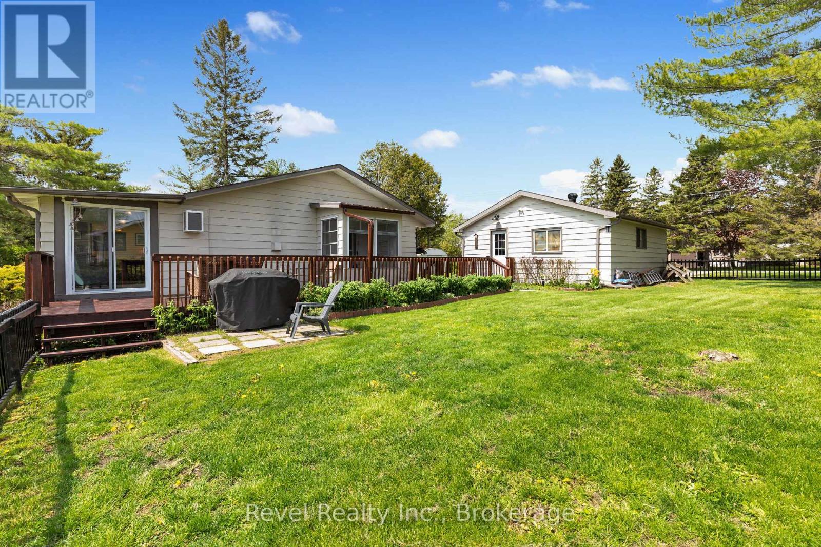 133 VICTORIA DRIVE E - 36
