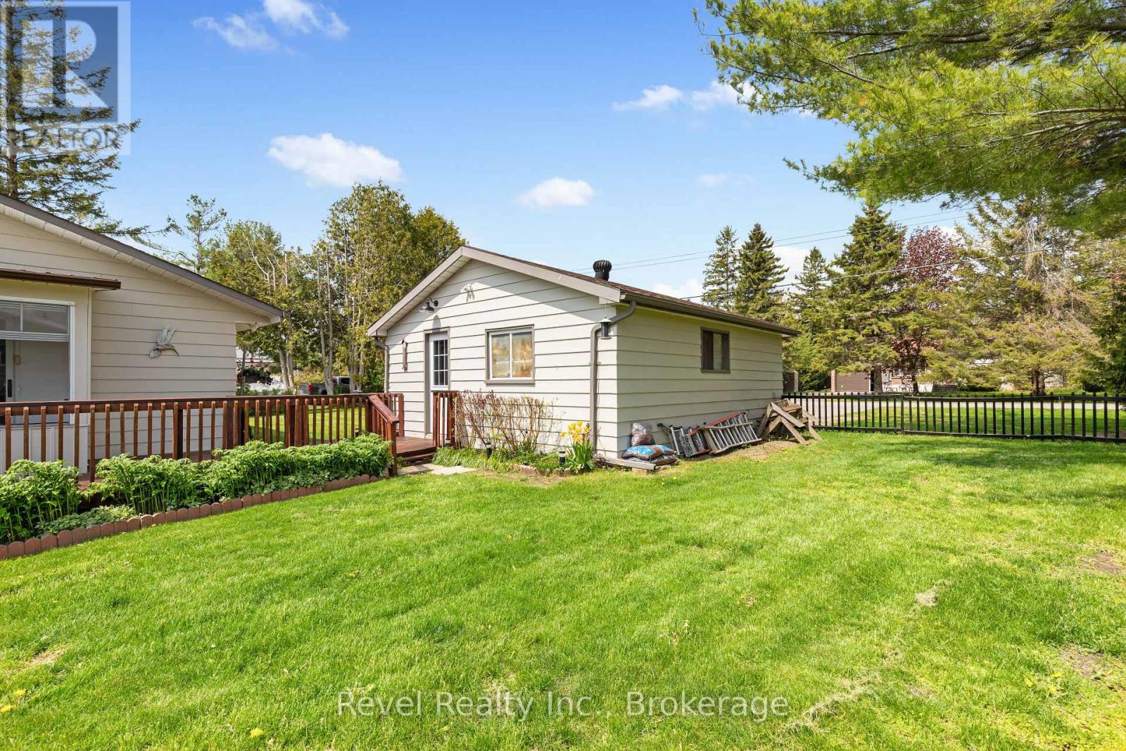 133 VICTORIA DRIVE E - 38