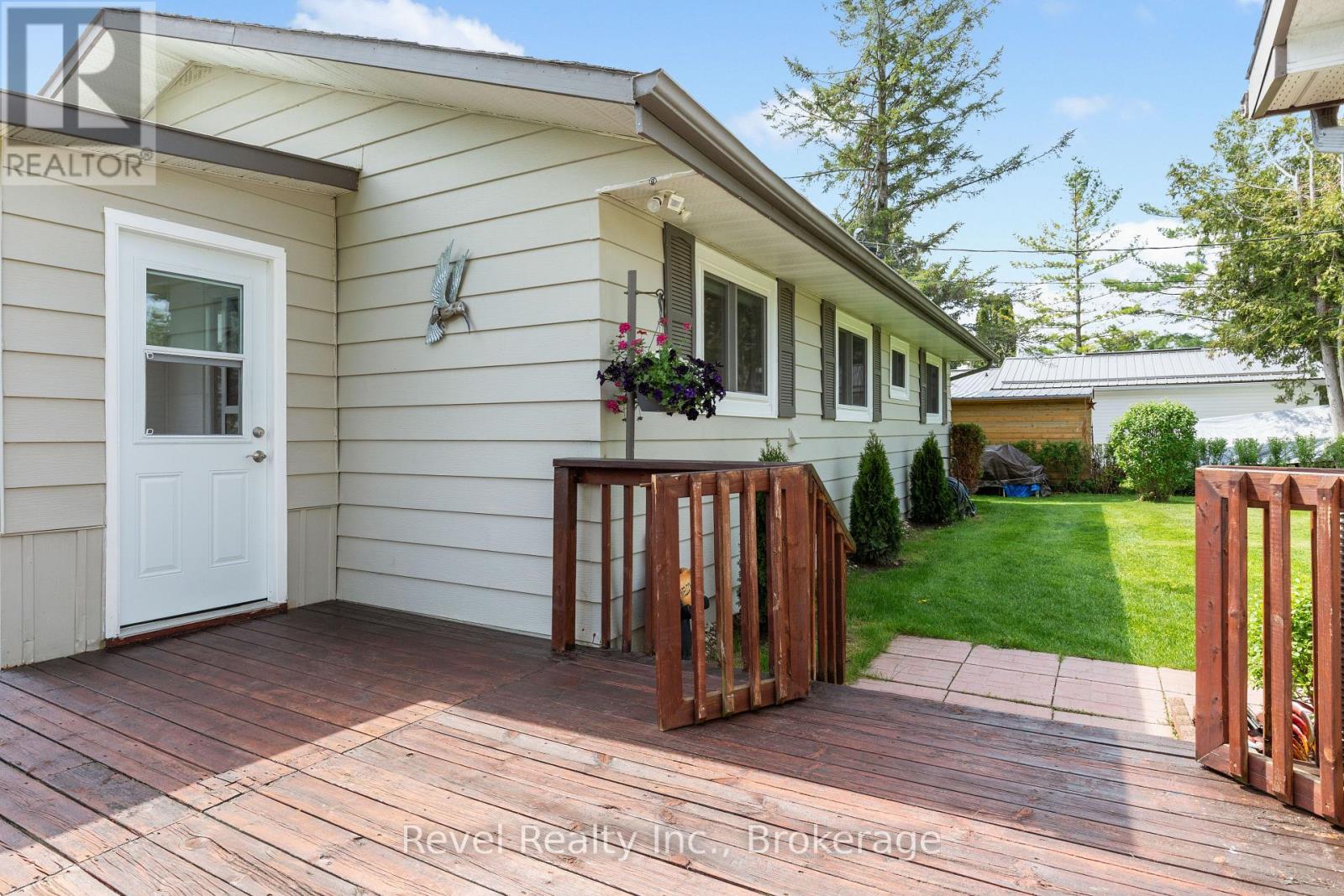133 VICTORIA DRIVE E - 39
