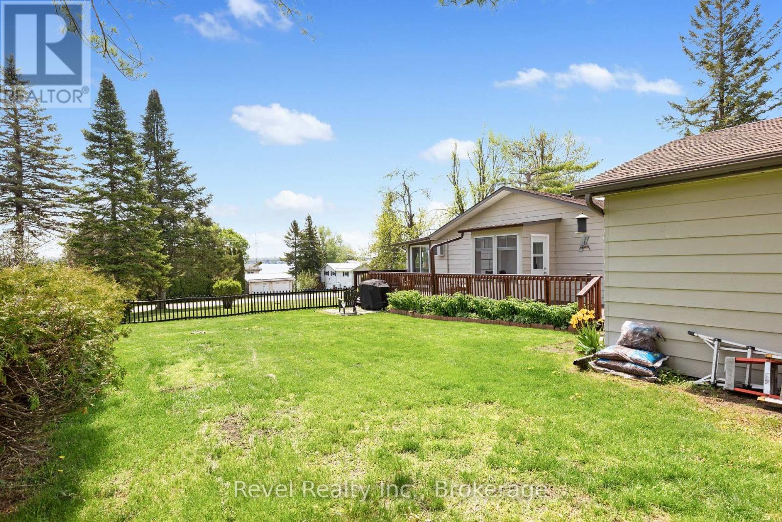 133 VICTORIA DRIVE E - 40