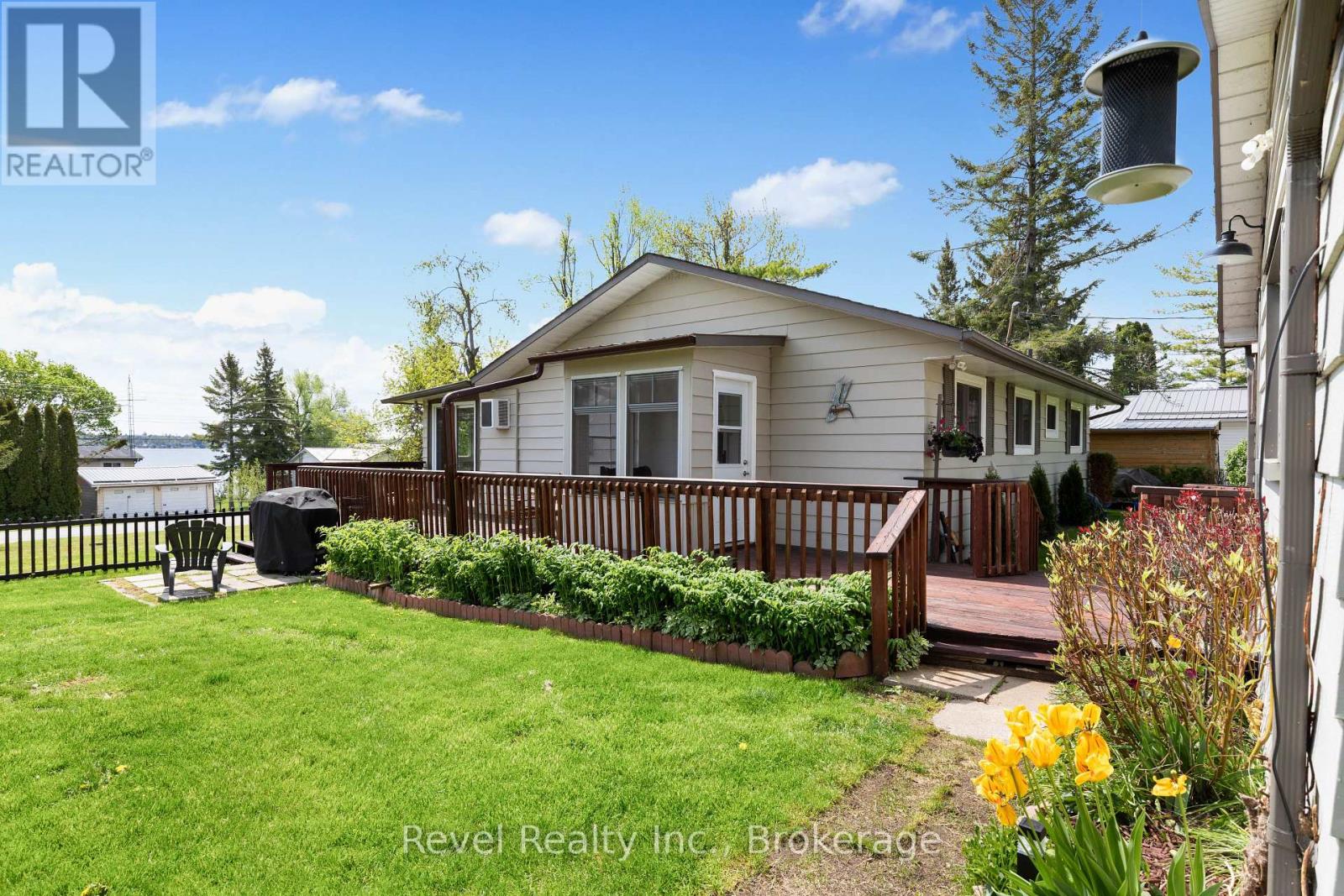 133 VICTORIA DRIVE E - 41