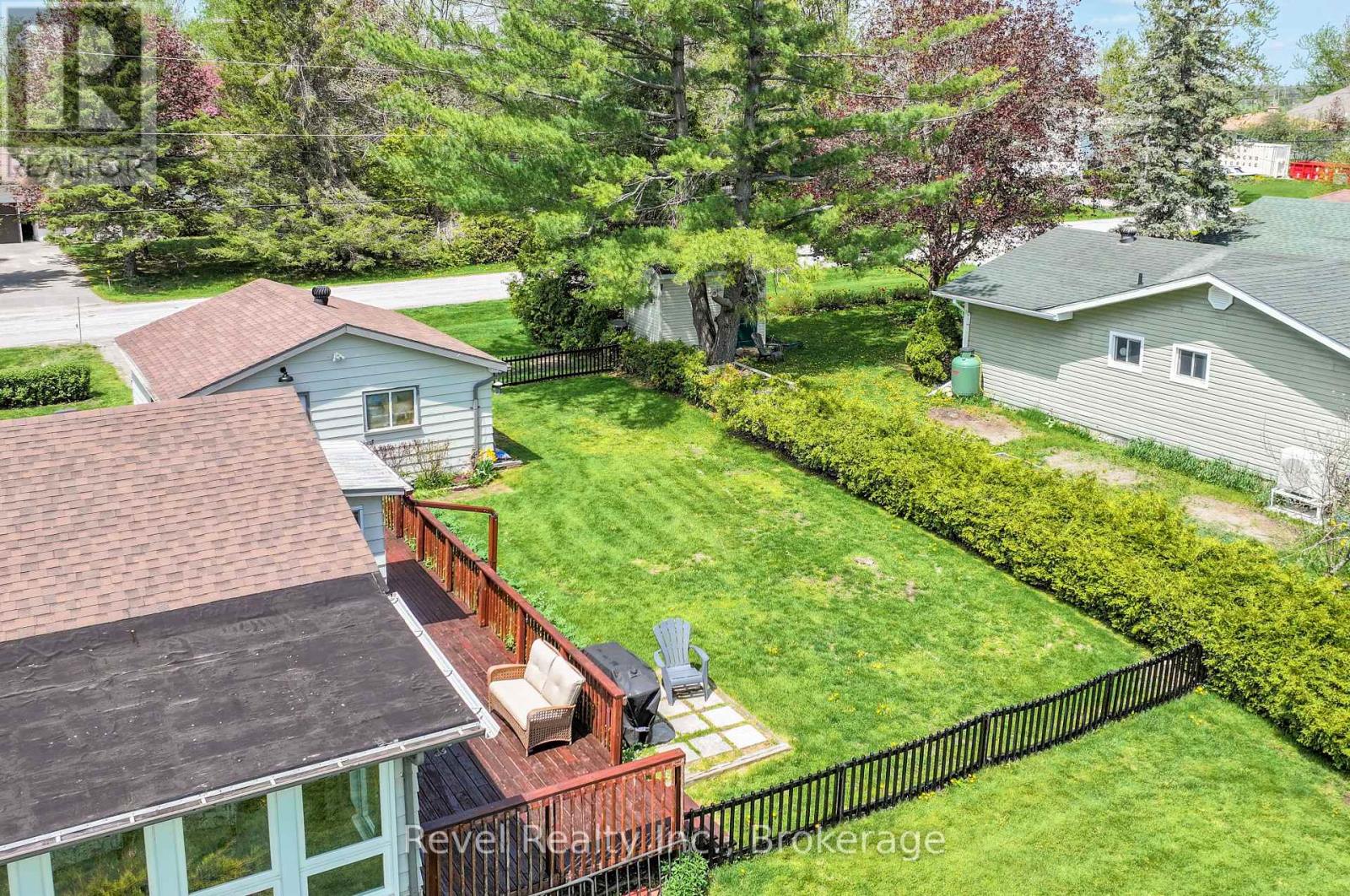 133 VICTORIA DRIVE E - 42
