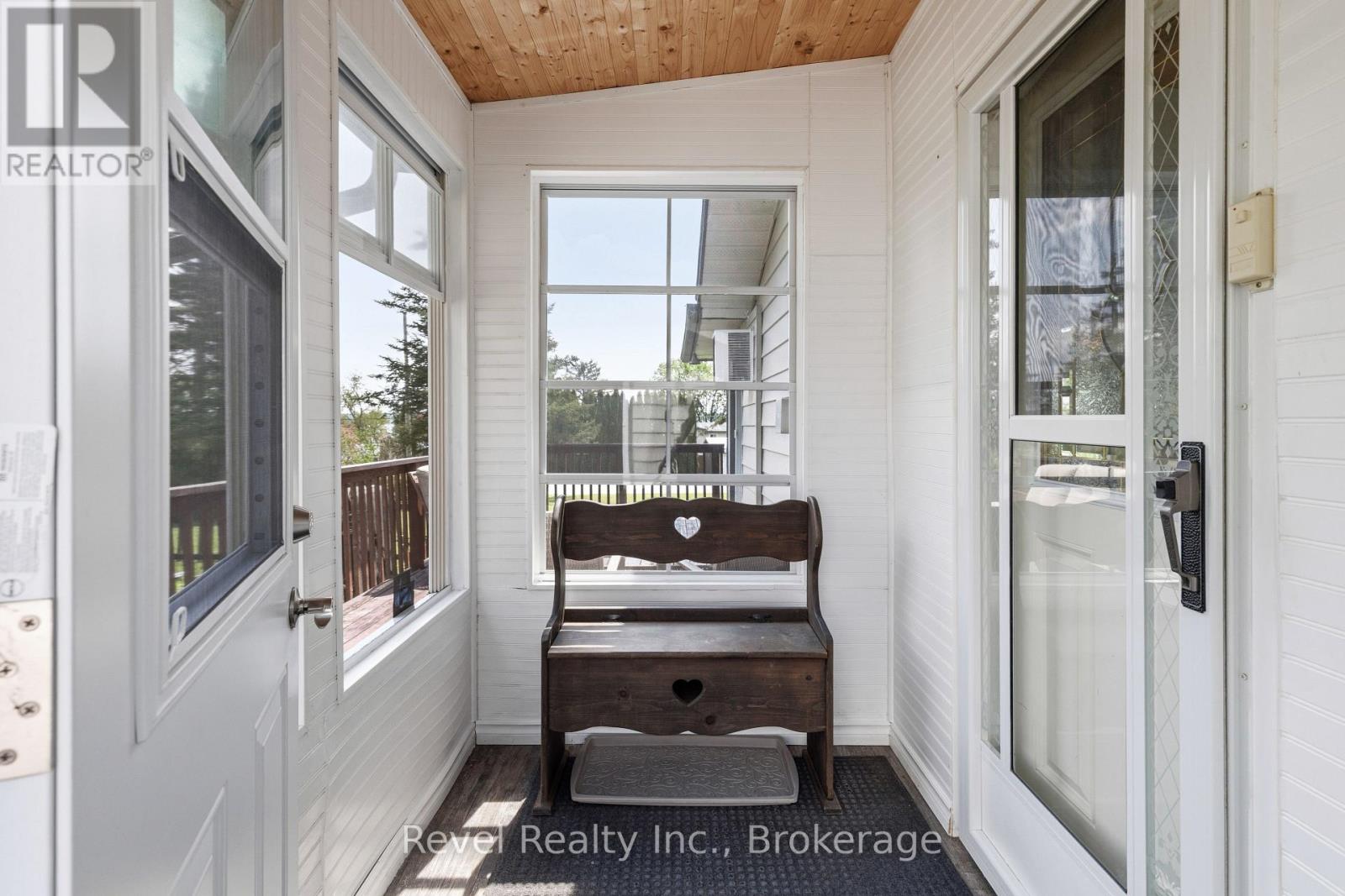 133 VICTORIA DRIVE E - 9