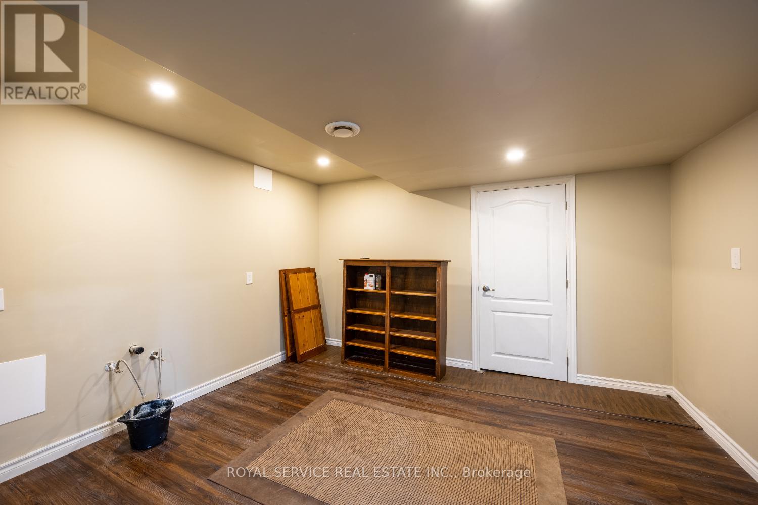 16 SNELL COURT - 36