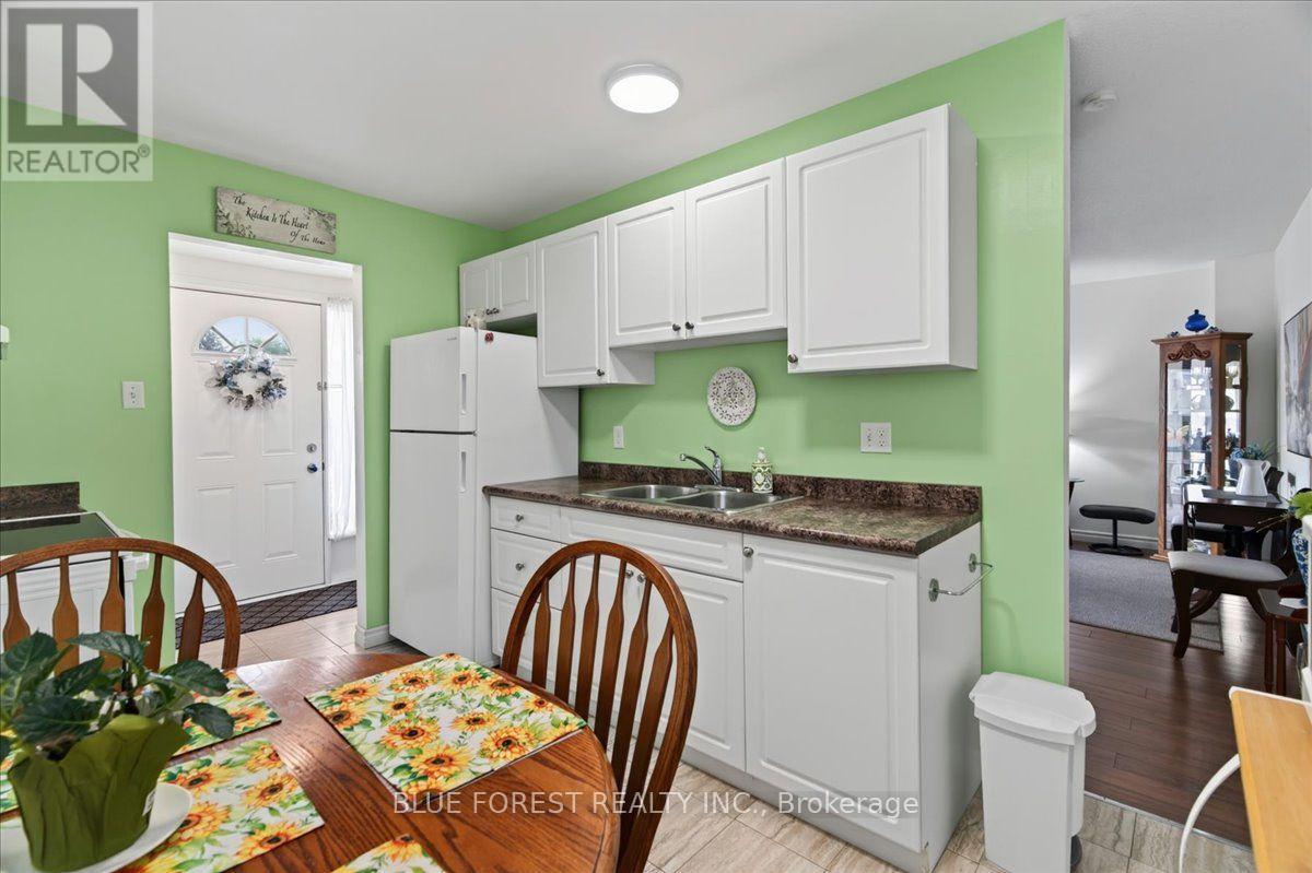 #110 70 FIDDLERS GREEN ROAD - Image 13