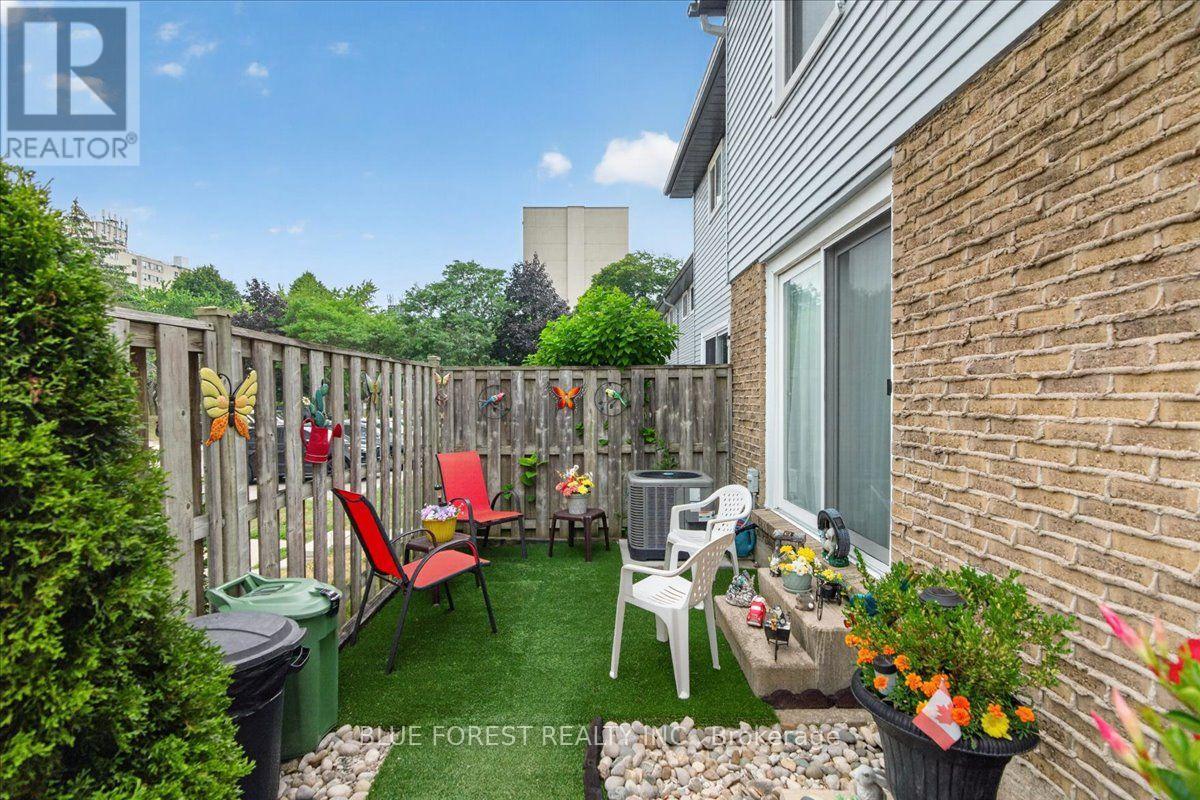 #110 70 FIDDLERS GREEN ROAD - Image 21