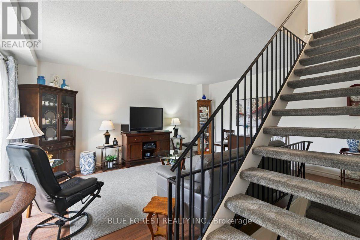 #110 70 FIDDLERS GREEN ROAD - Image 9