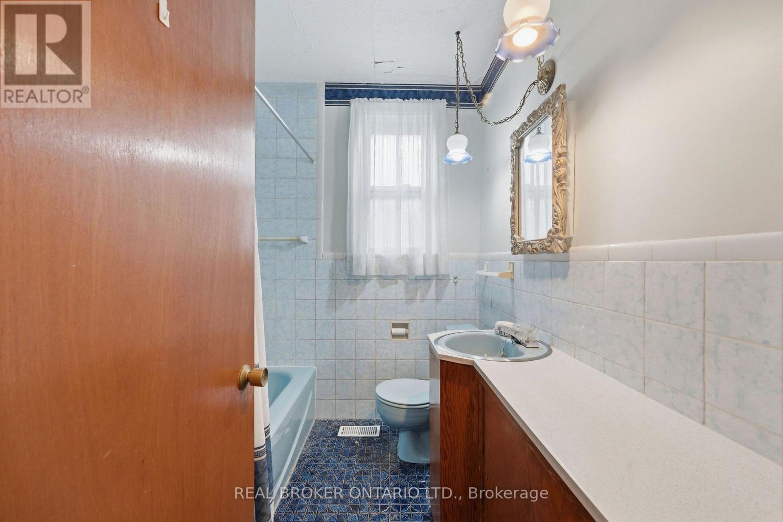 385 ENFIELD AVENUE - Image 17