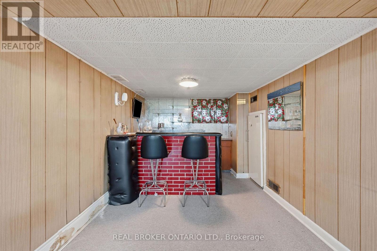 385 ENFIELD AVENUE - Image 32