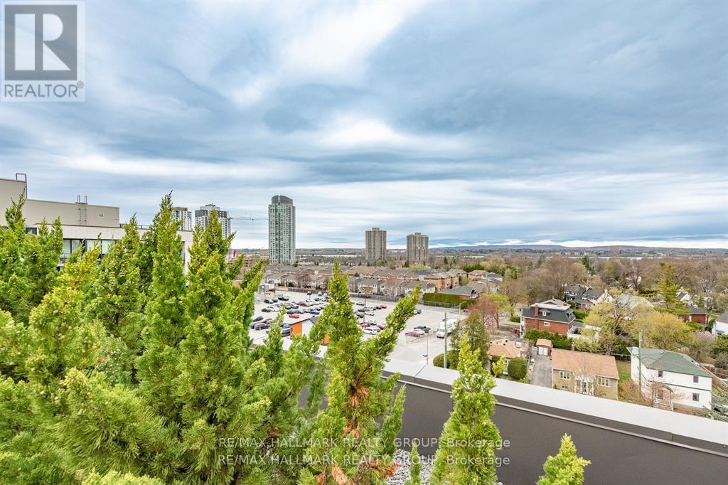 #319 101 RICHMOND ROAD - 34
