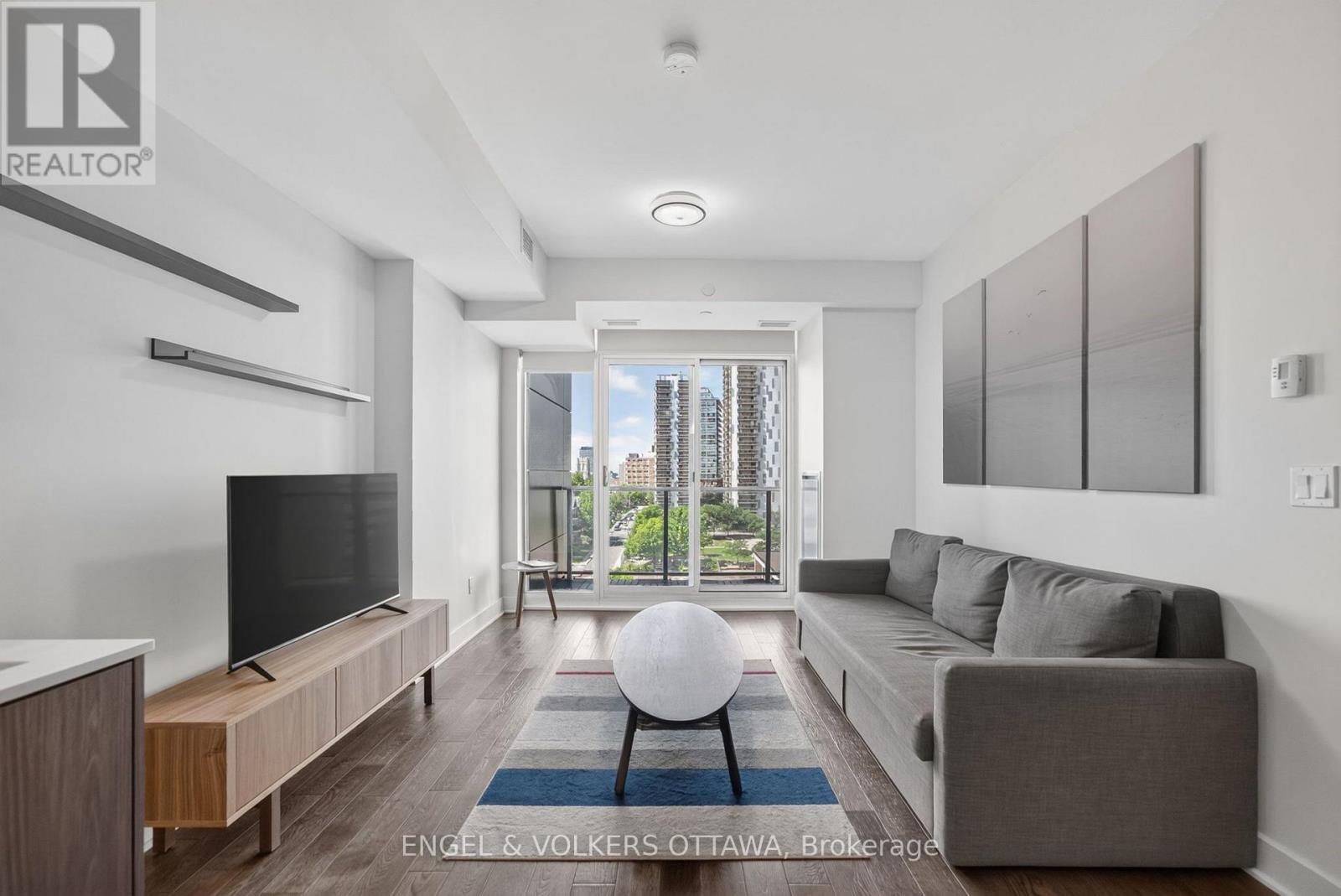 #816 255 BAY STREET - Image 13
