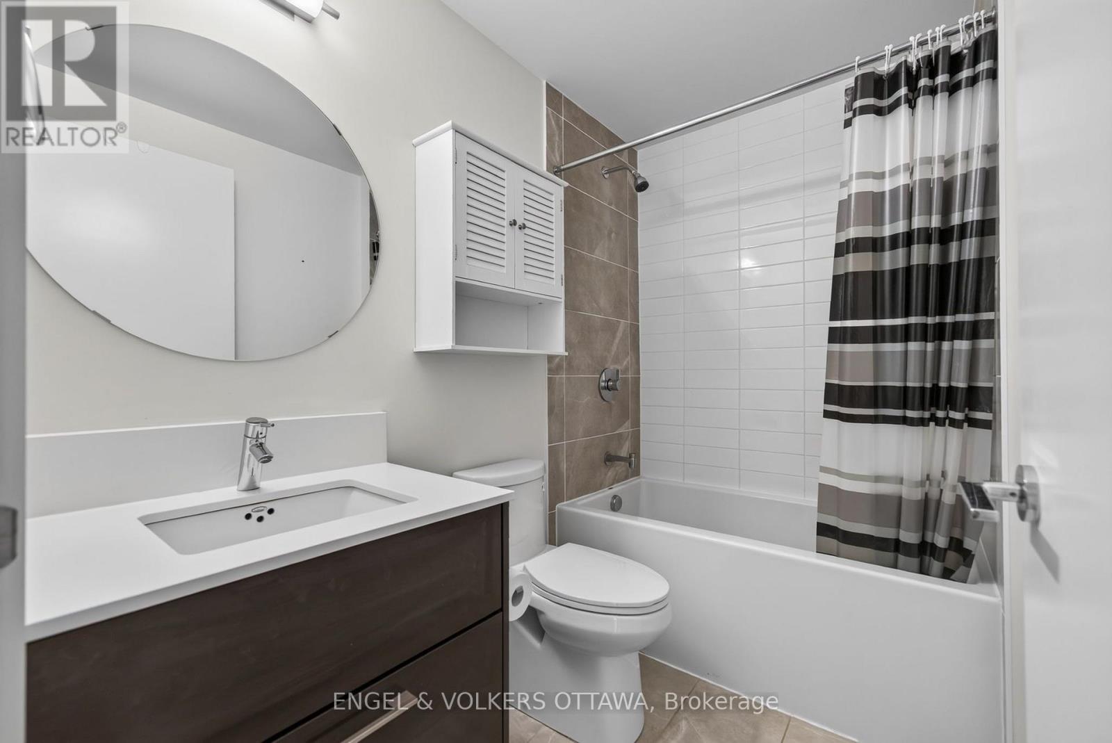 #816 255 BAY STREET - Image 17