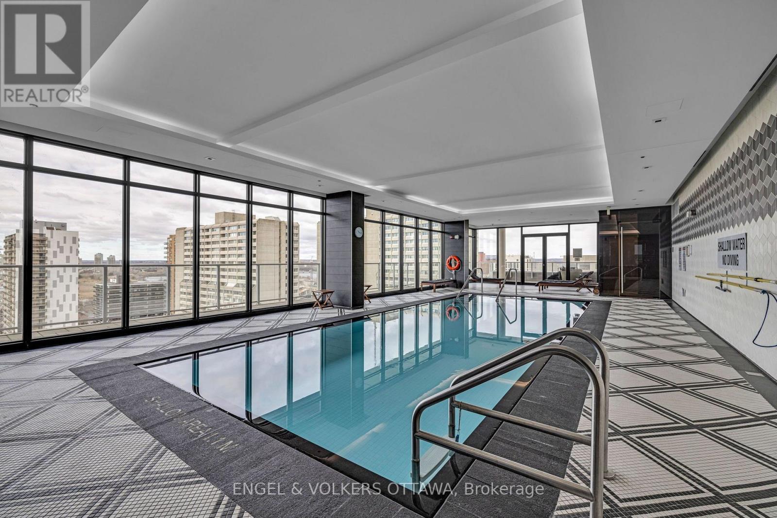 #816 255 BAY STREET - Image 25