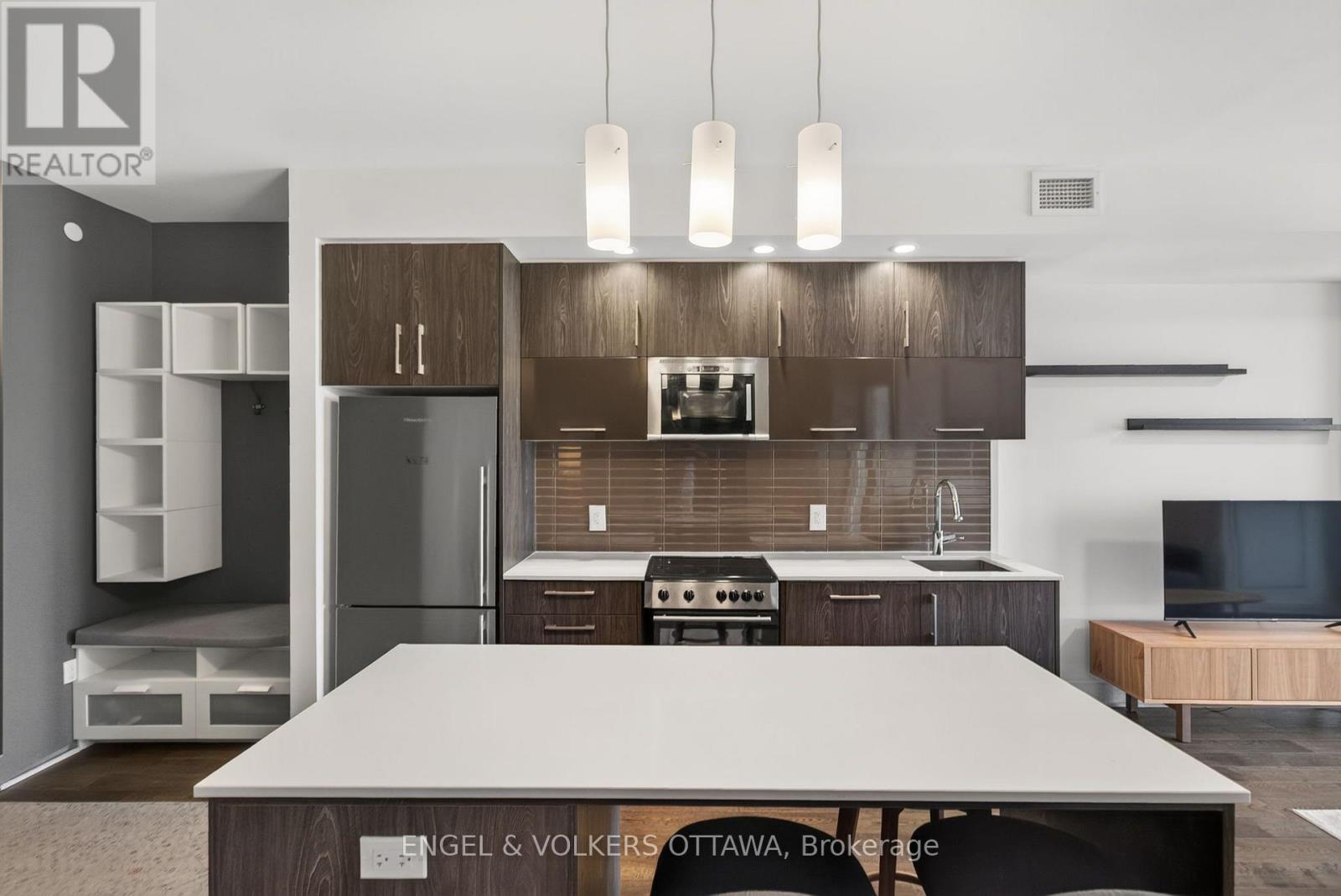 #816 255 BAY STREET - Image 6