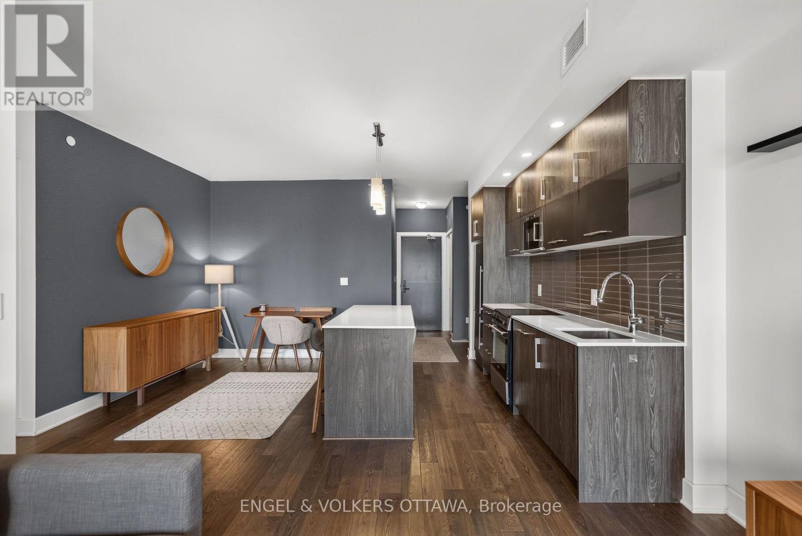 #816 255 BAY STREET - Image 9