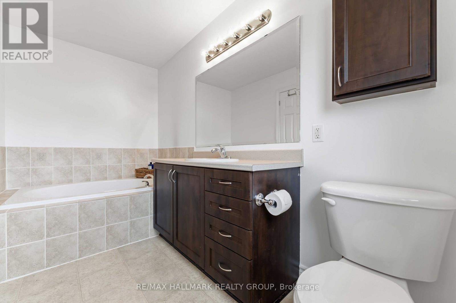 125 MONTMORENCY WAY - 20