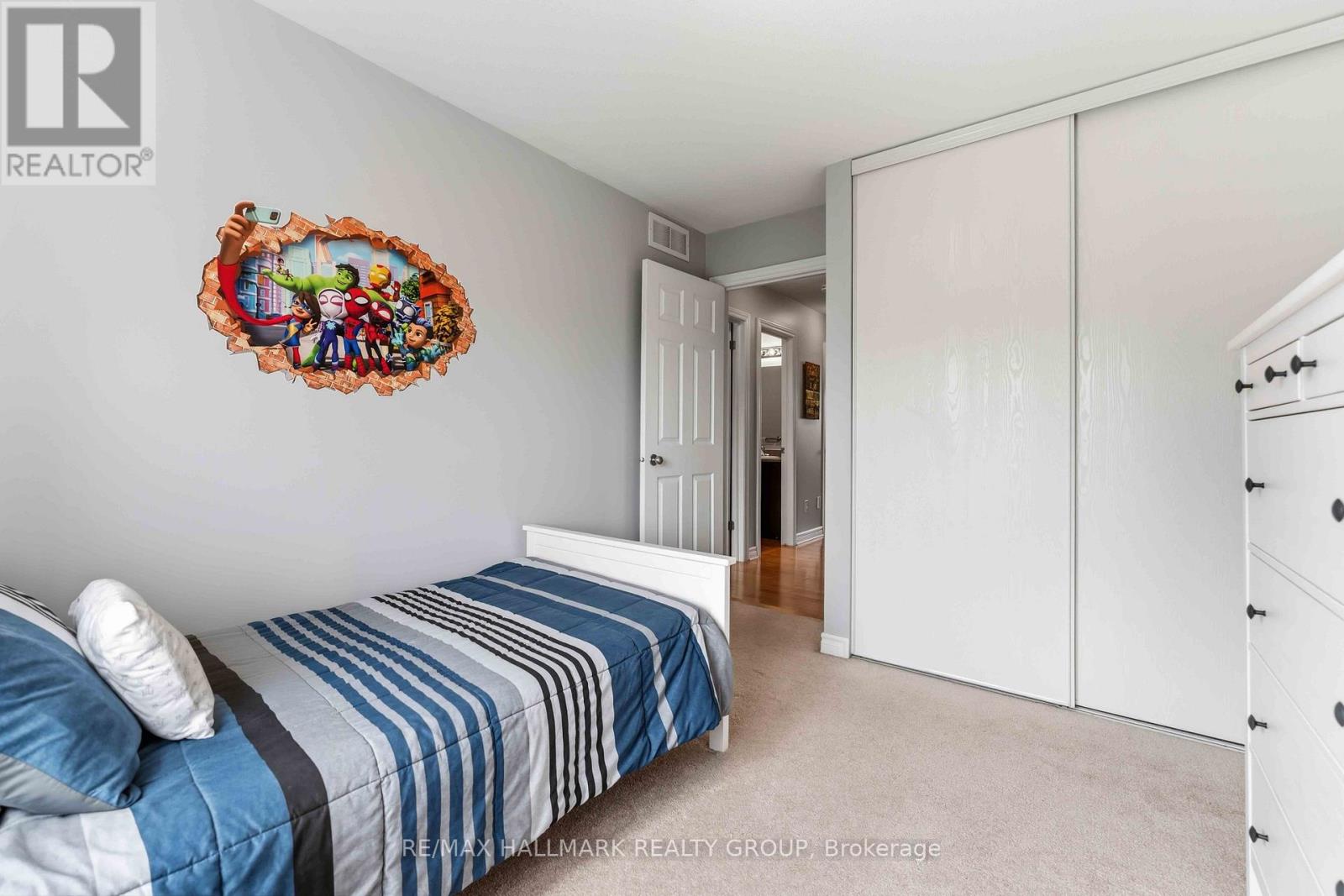 125 MONTMORENCY WAY - 24