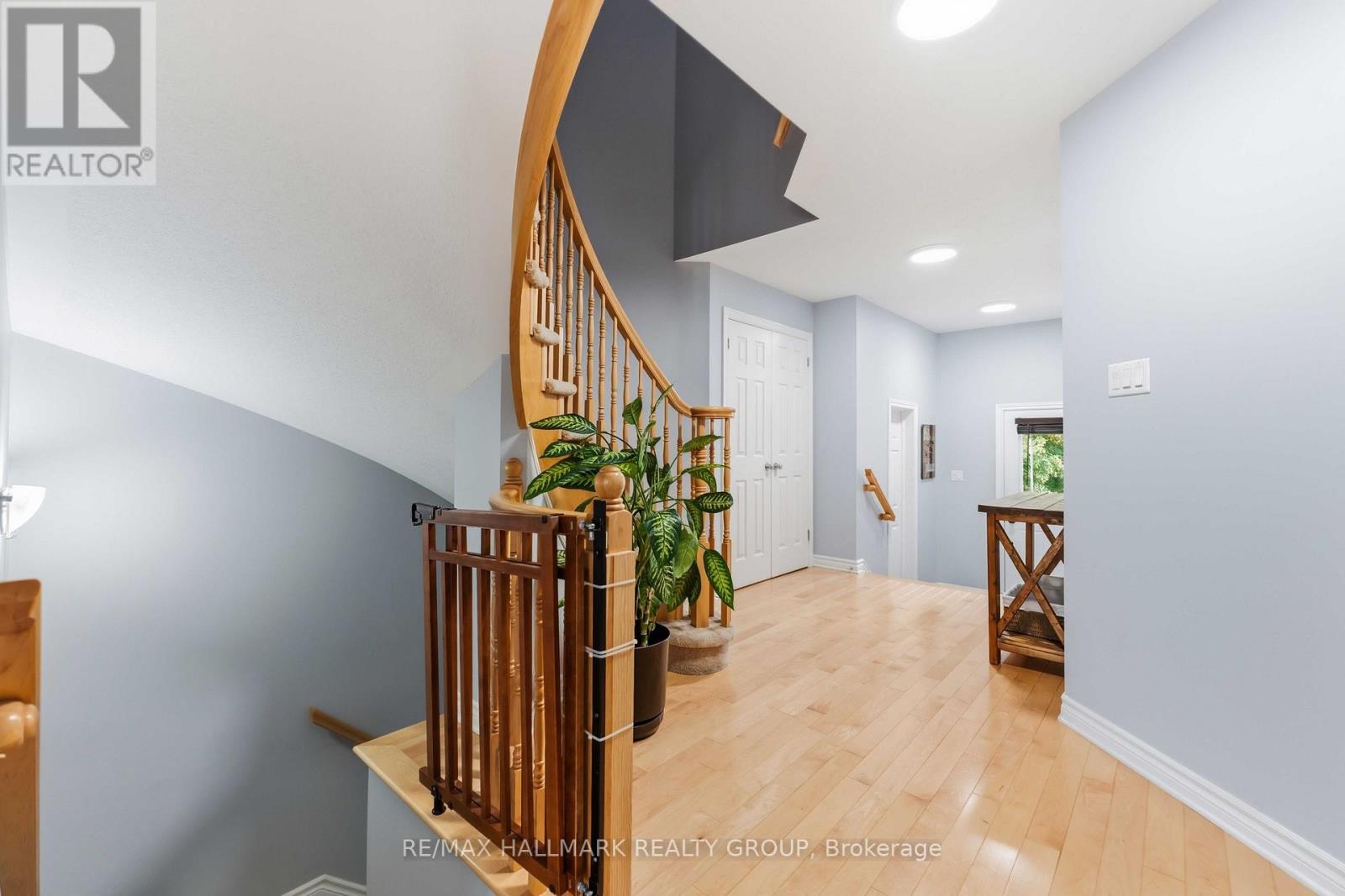 125 MONTMORENCY WAY - 4