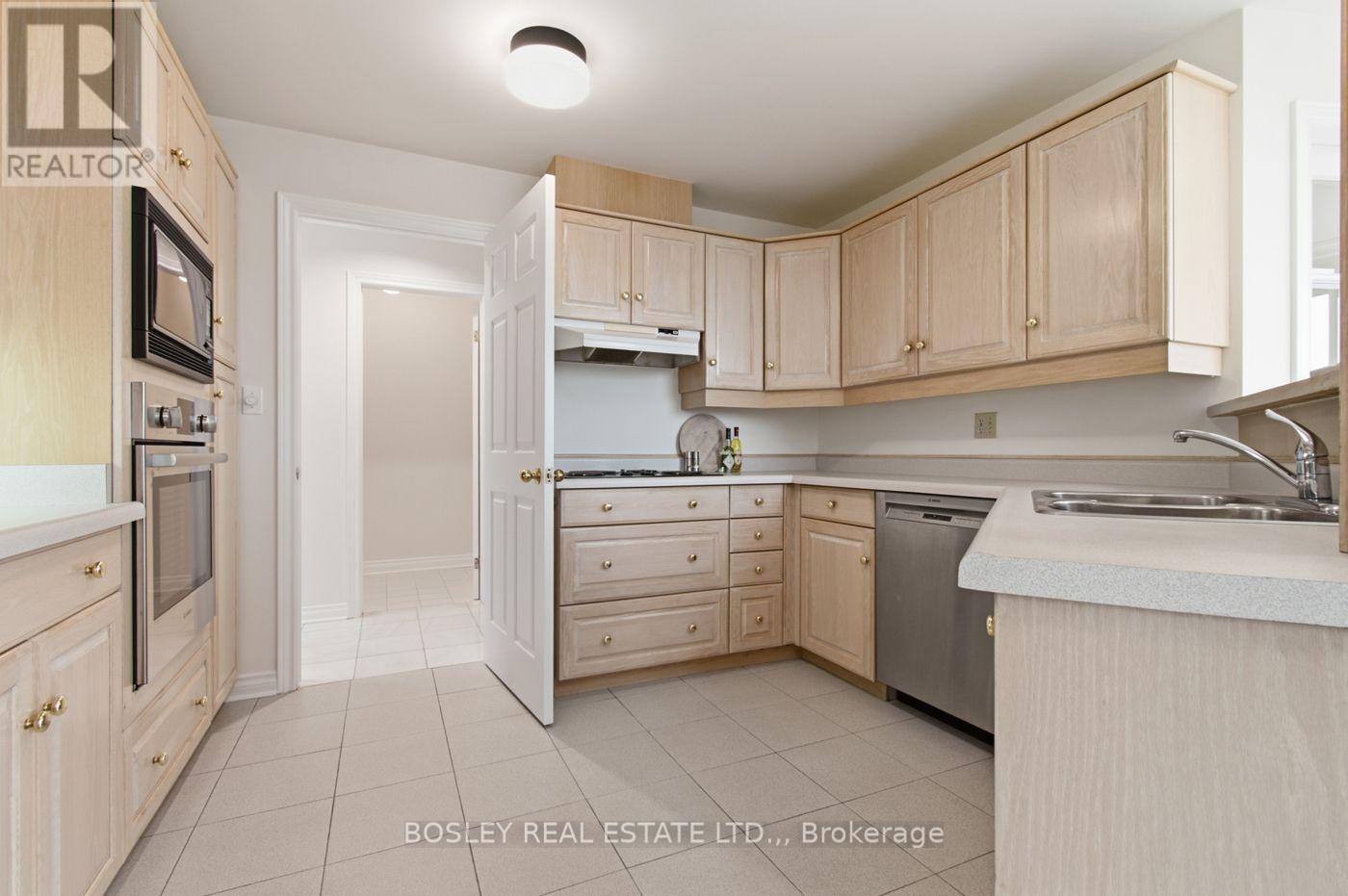 #2604 701 GENEVA STREET - 23