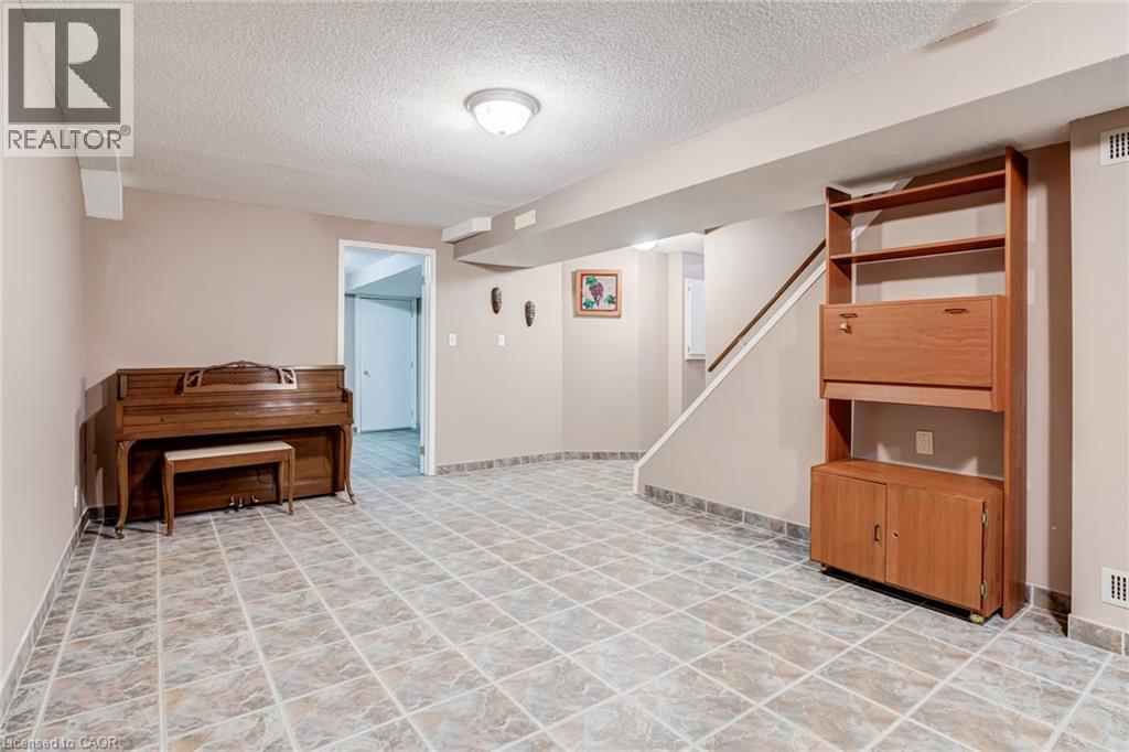 #61 3045 NEW Street - 27