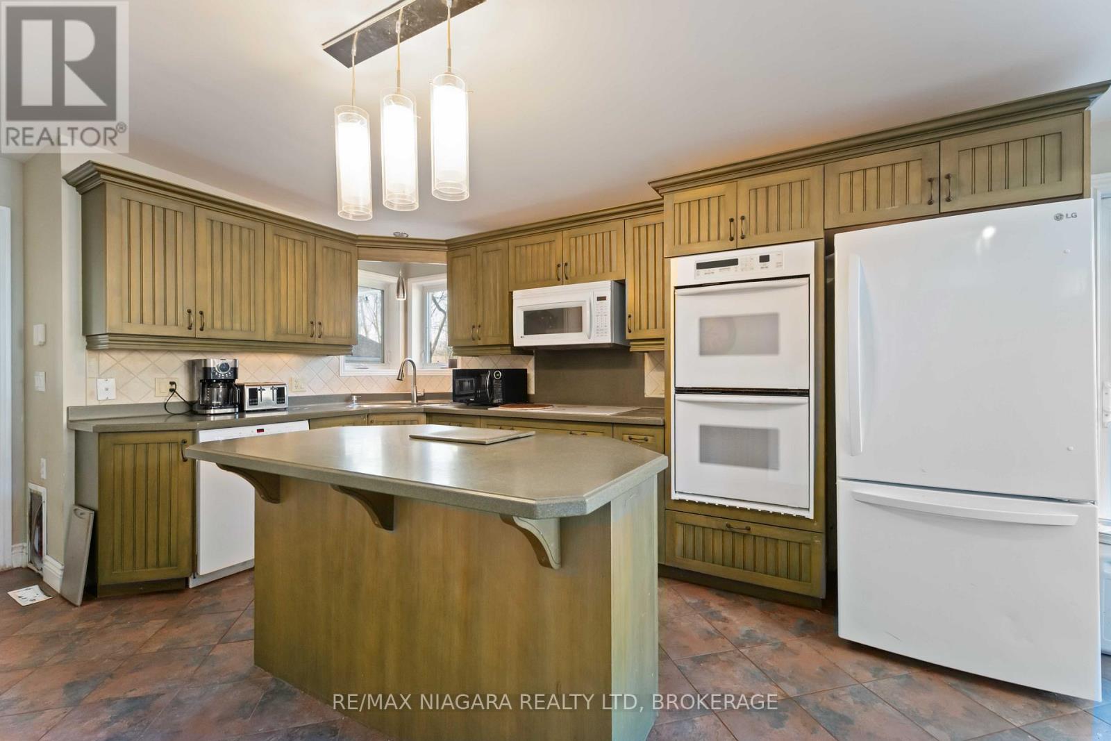 1671 THIRD STREET LOUTH STREET - 5