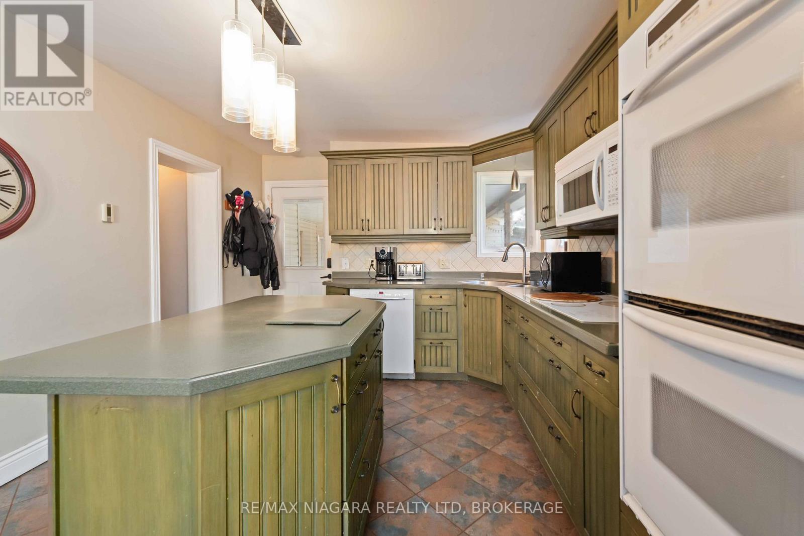 1671 THIRD STREET LOUTH STREET - 6