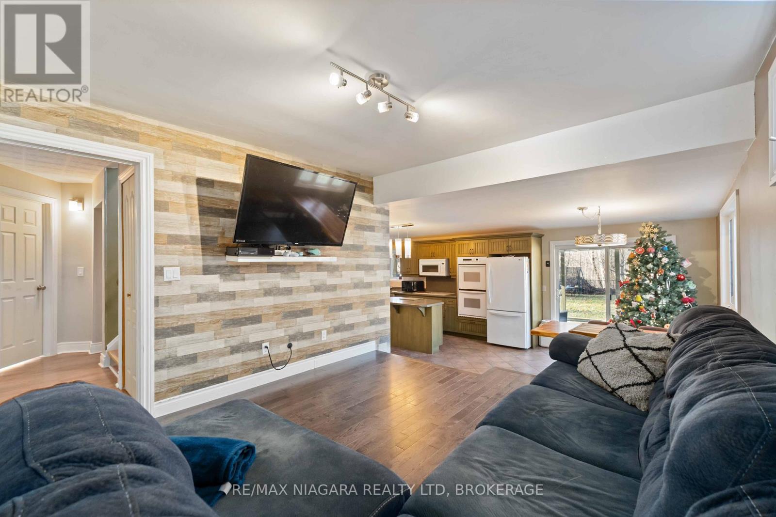 1671 THIRD STREET LOUTH STREET - 9