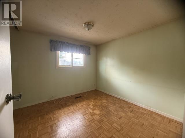 10 Farrell CRES - 10