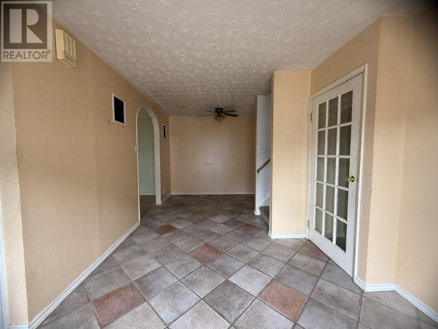 10 Farrell CRES - 7