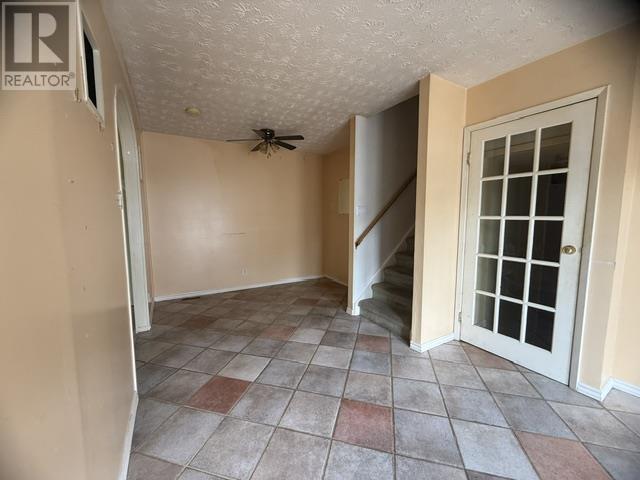 10 Farrell CRES - 8