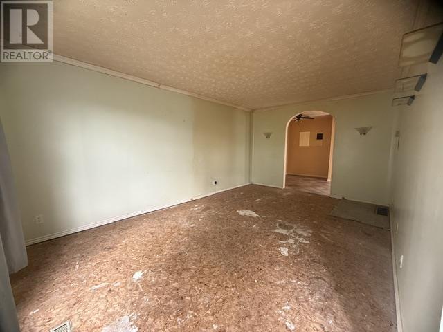 10 Farrell CRES, Elliot Lake — photo 3