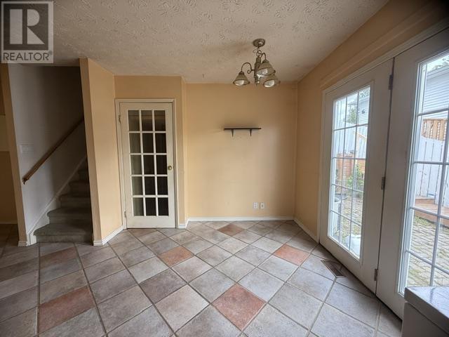 10 Farrell CRES - 6