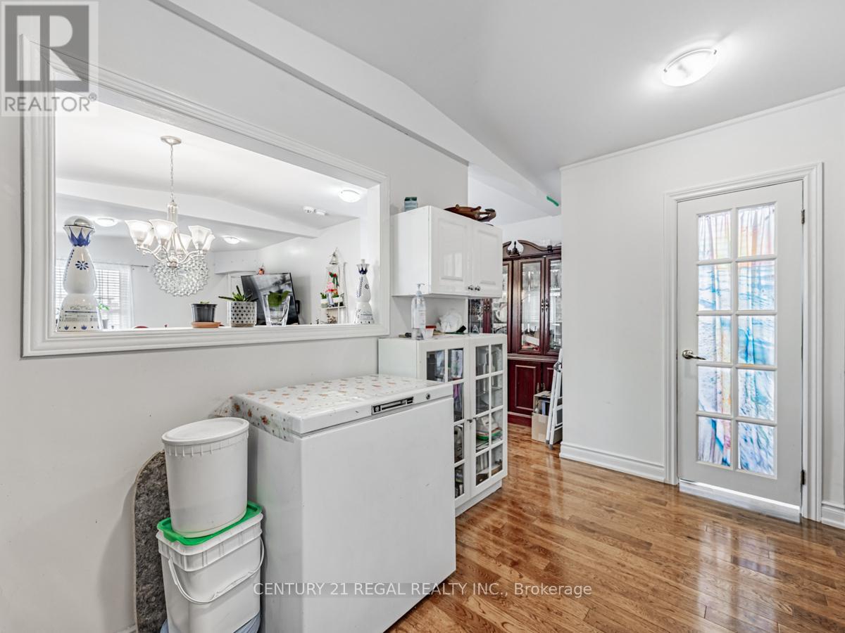 160 BRUCE STREET - 13