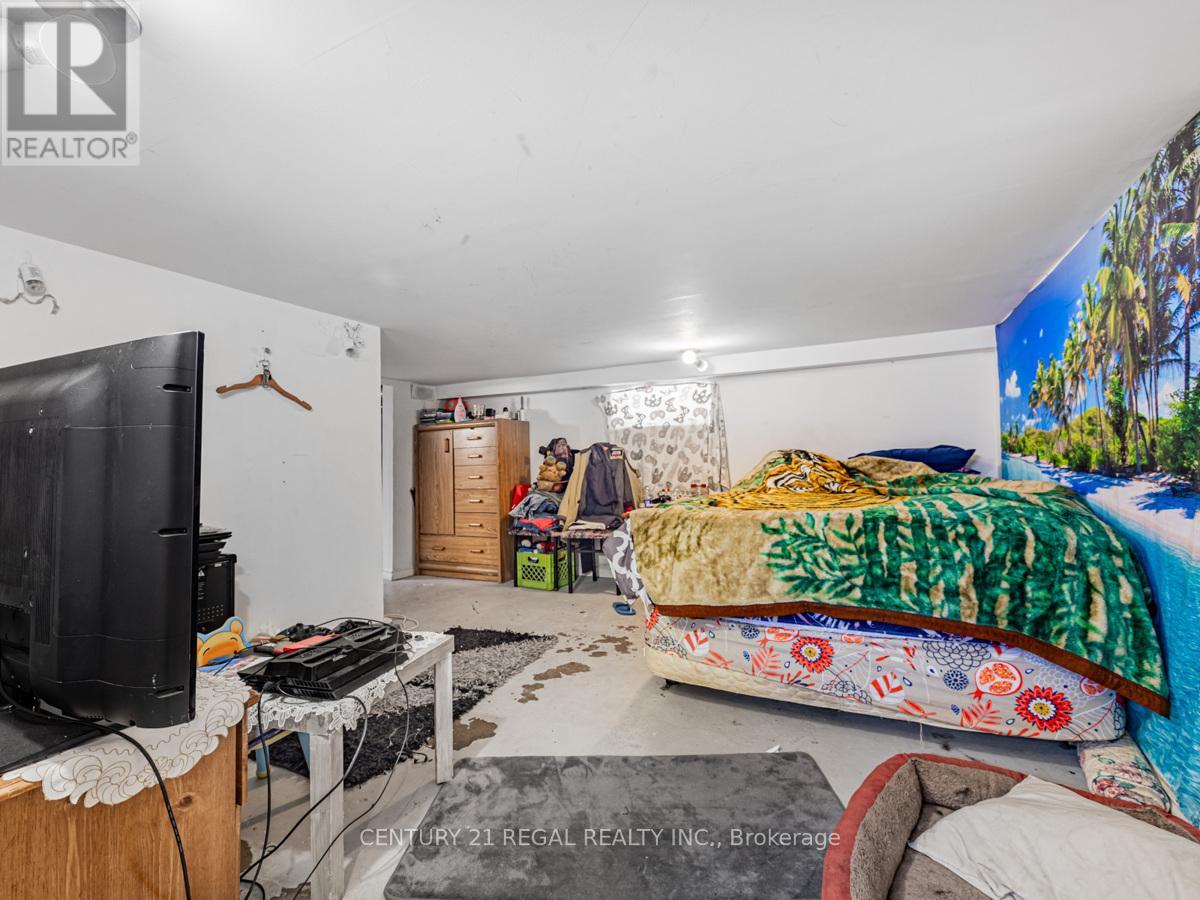 160 BRUCE STREET - 22