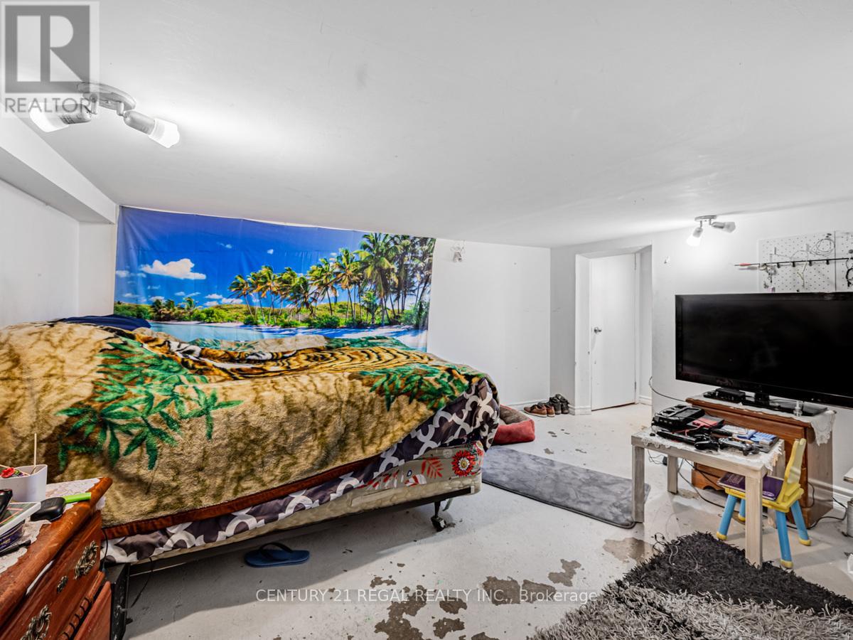 160 BRUCE STREET - 23