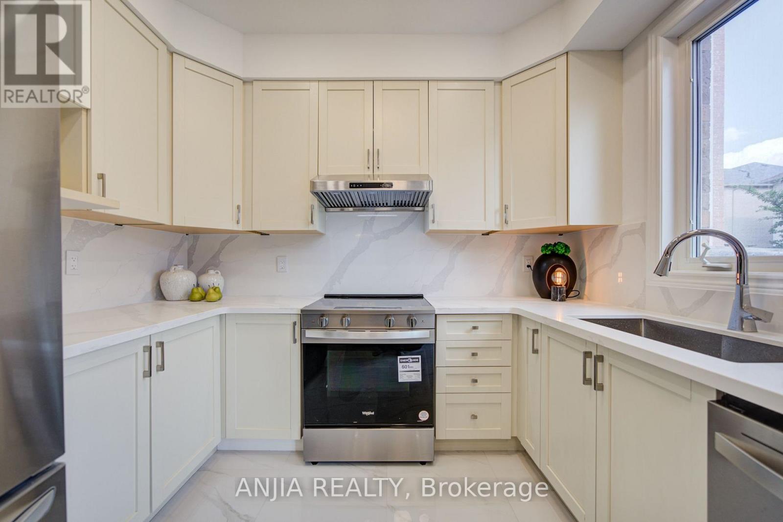 9 MIMOSA STREET - 17