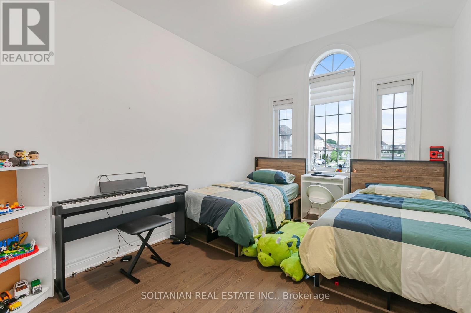 18 DRIZZEL CRESCENT - 18