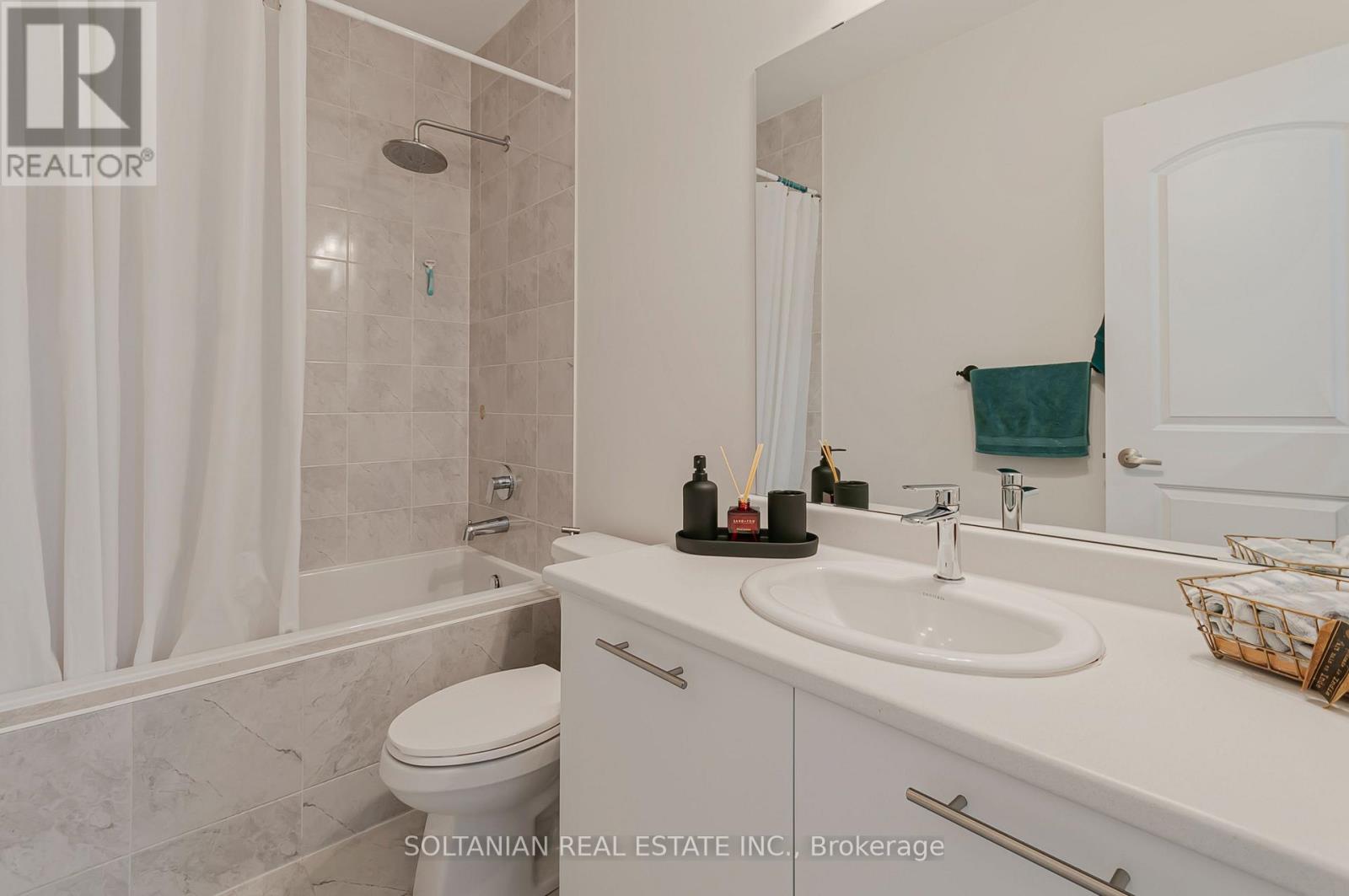 18 DRIZZEL CRESCENT - 20