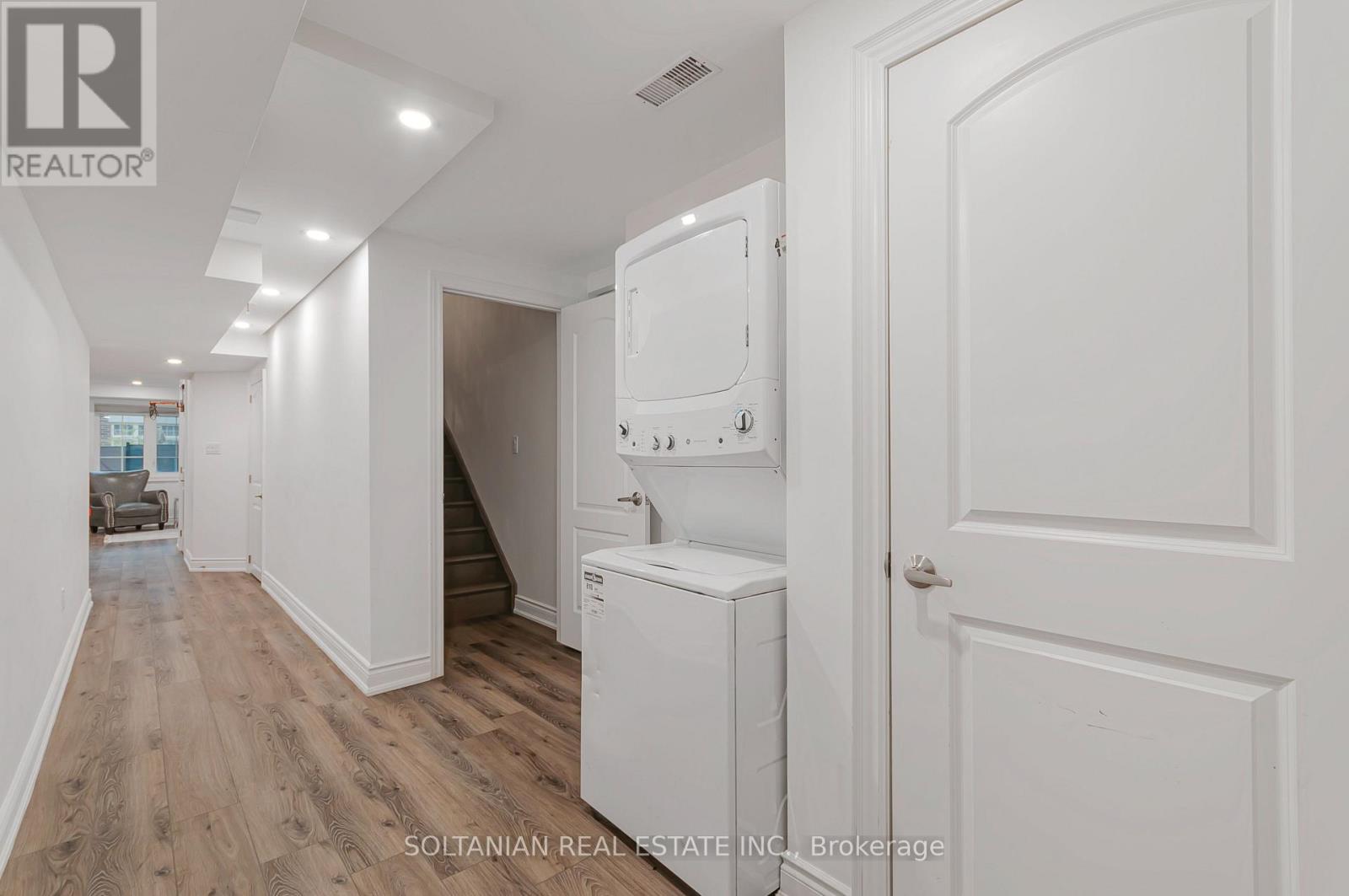 18 DRIZZEL CRESCENT - 21